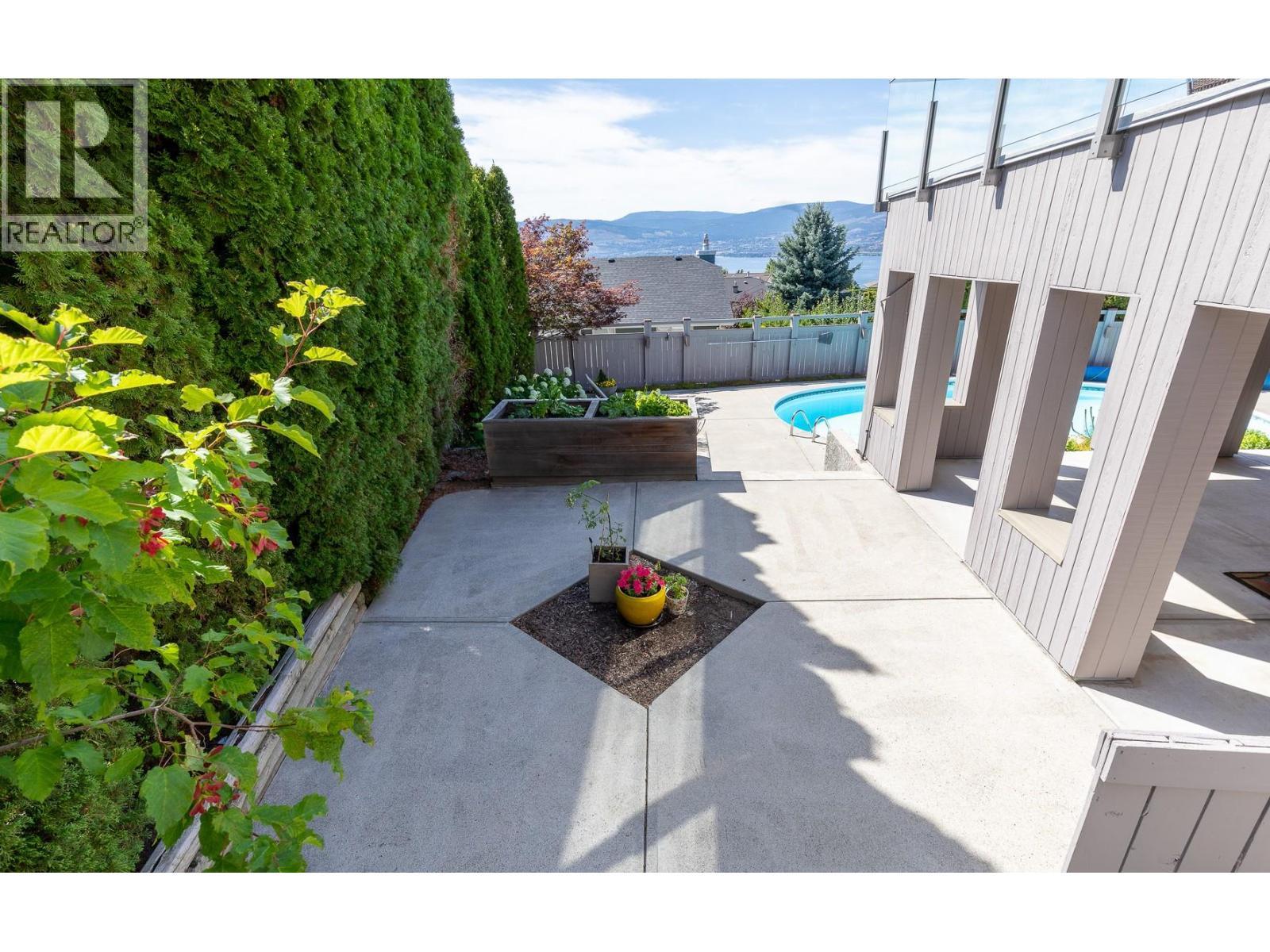 344 Raven Drive. Kelowna, British Columbia
