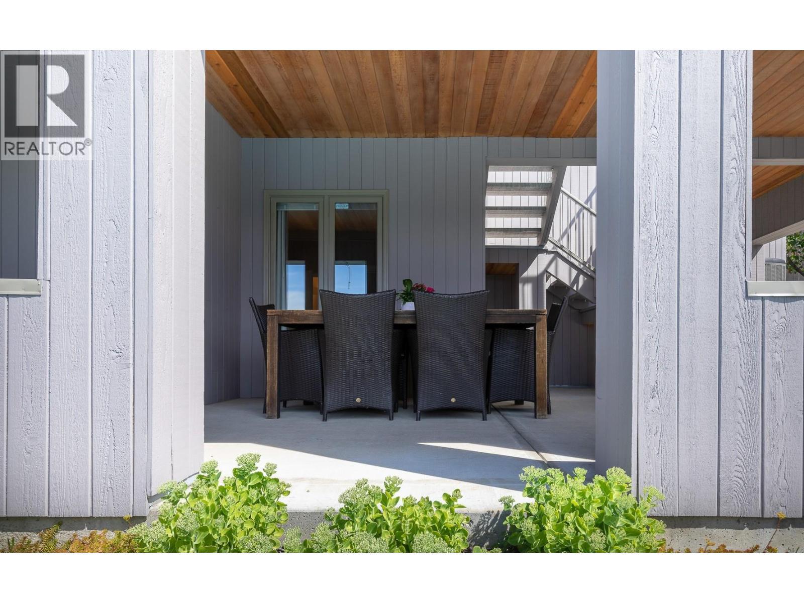 344 Raven Drive. Kelowna, British Columbia