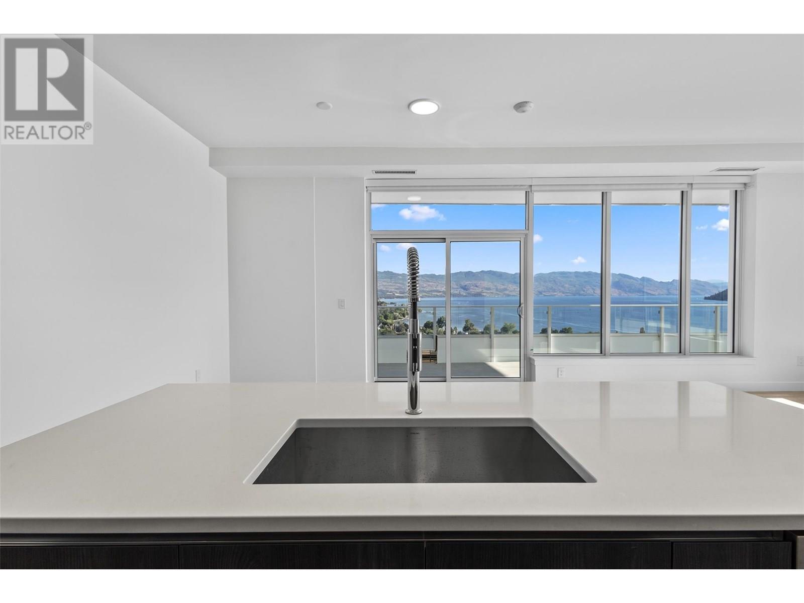 238 Leon Avenue Unit# 2207. Kelowna, British Columbia