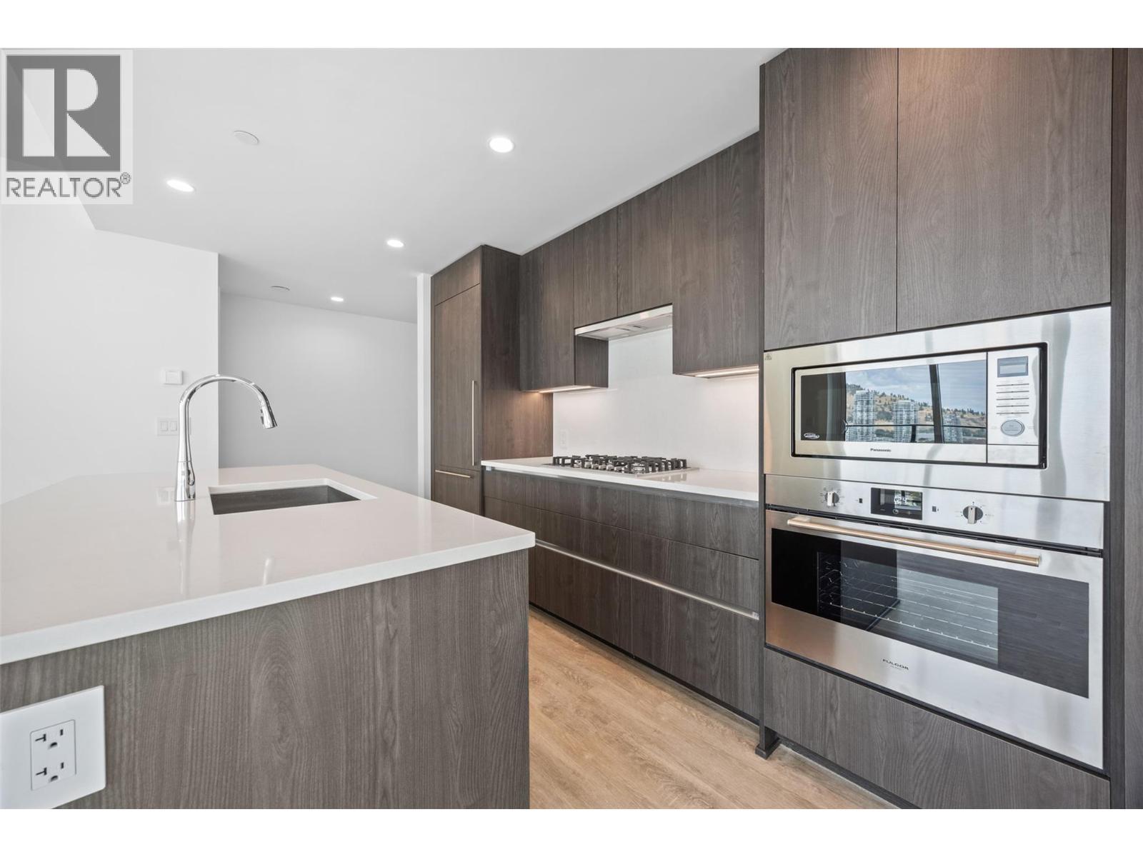 238 Leon Avenue Unit# 1808. Kelowna, British Columbia