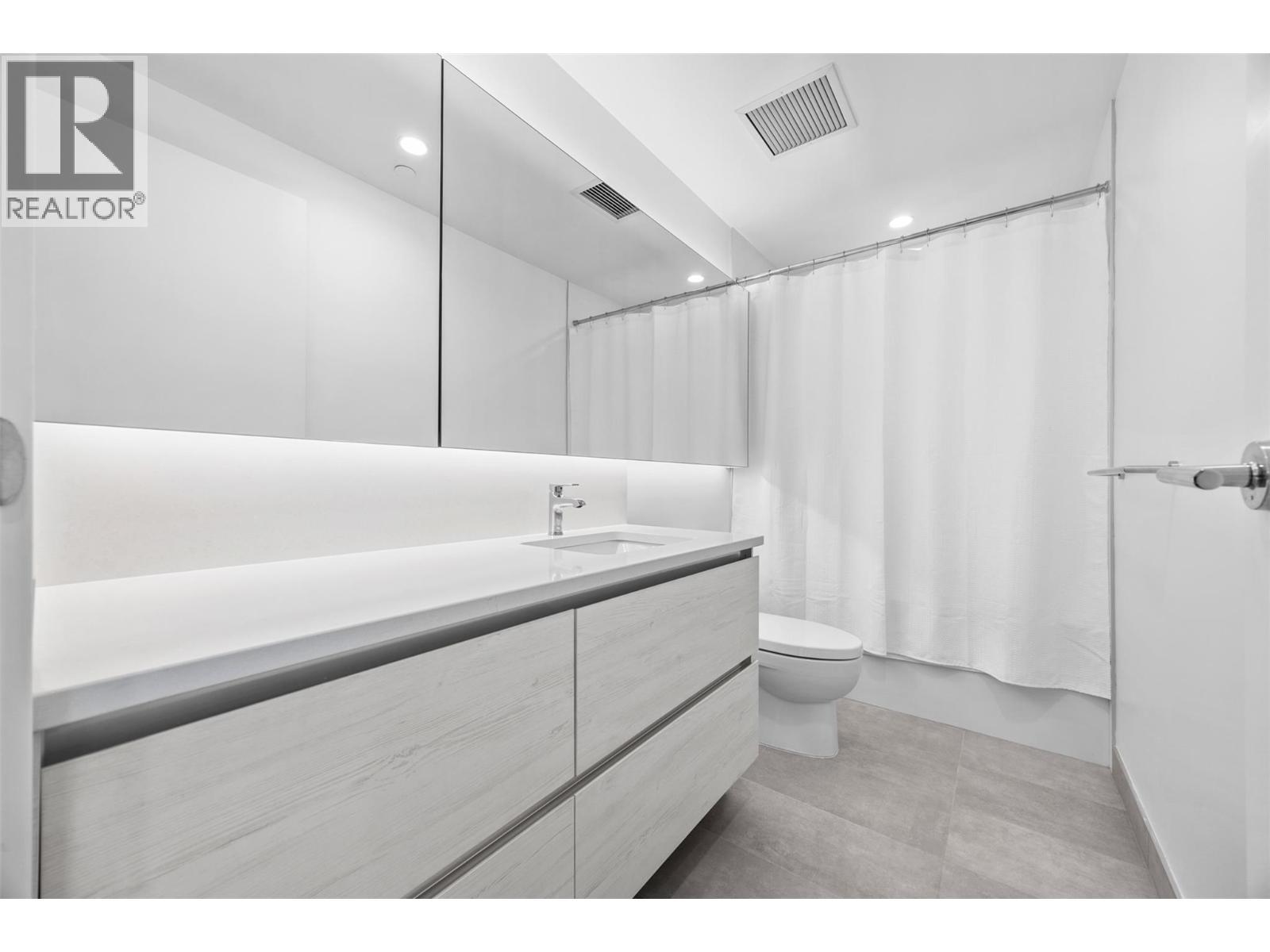 238 Leon Avenue Unit# 1808. Kelowna, British Columbia