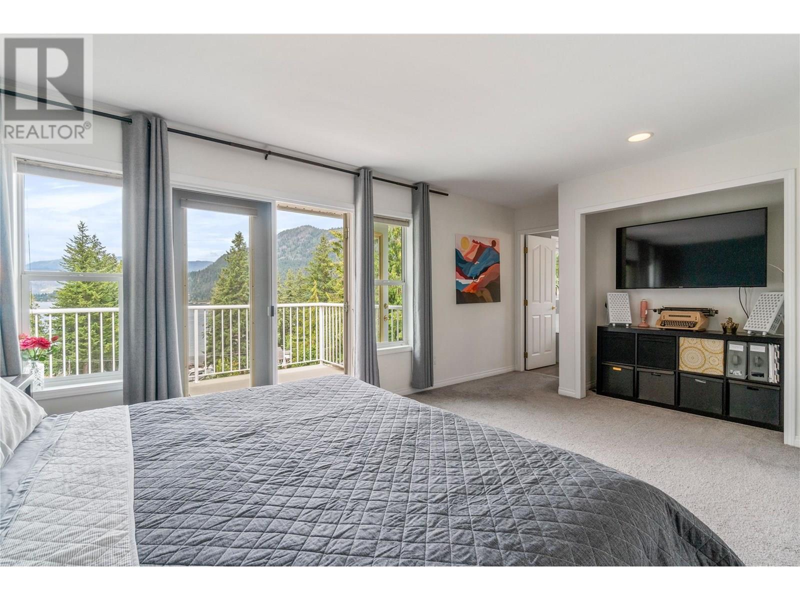 2662 Blind Bay Road. Blind Bay, British Columbia