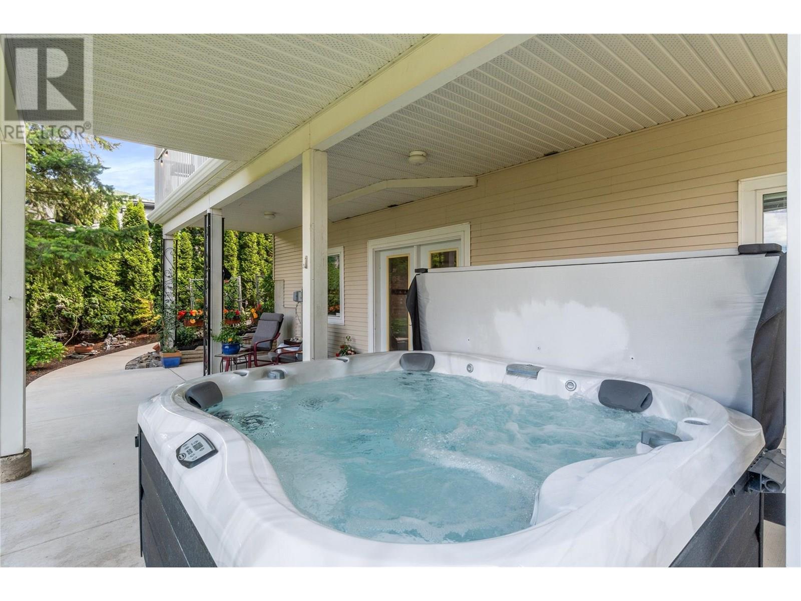 2662 Blind Bay Road. Blind Bay, British Columbia