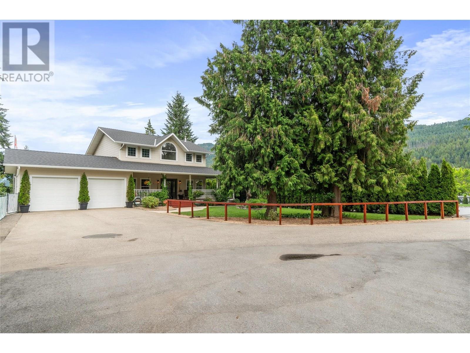 2662 Blind Bay Road. Blind Bay, British Columbia