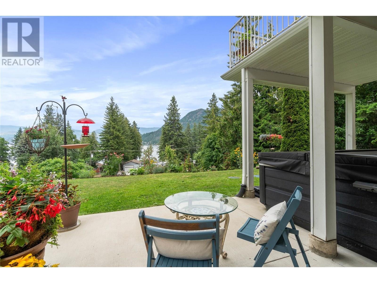 2662 Blind Bay Road. Blind Bay, British Columbia