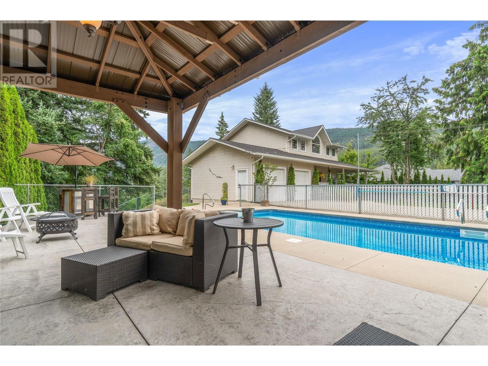 2662 Blind Bay Road. Blind Bay, British Columbia