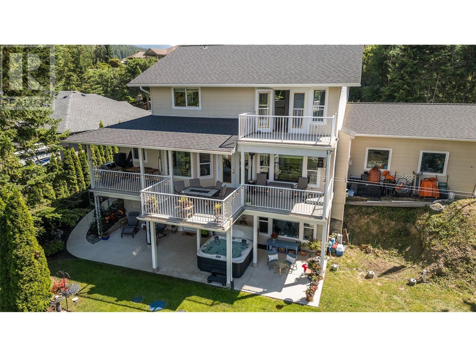 2662 Blind Bay Road. Blind Bay, British Columbia