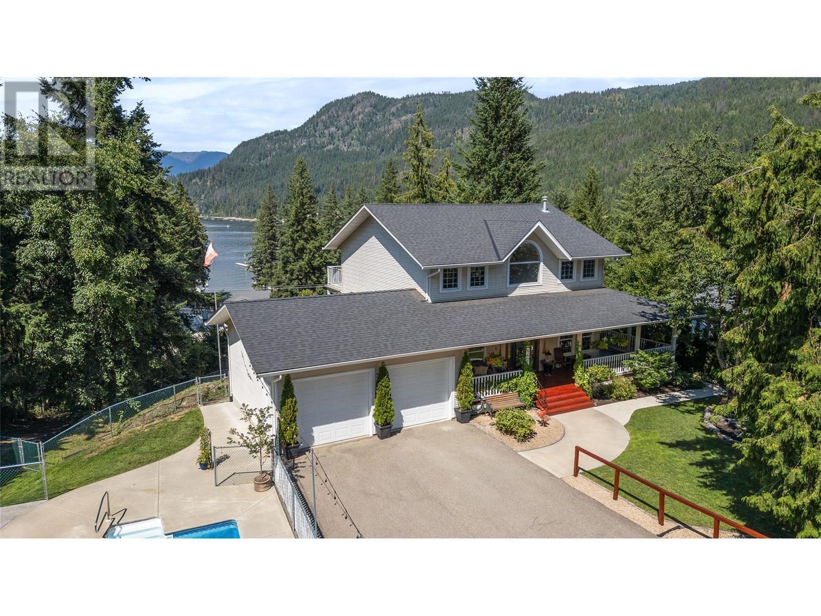 2662 Blind Bay Road. Blind Bay, British Columbia