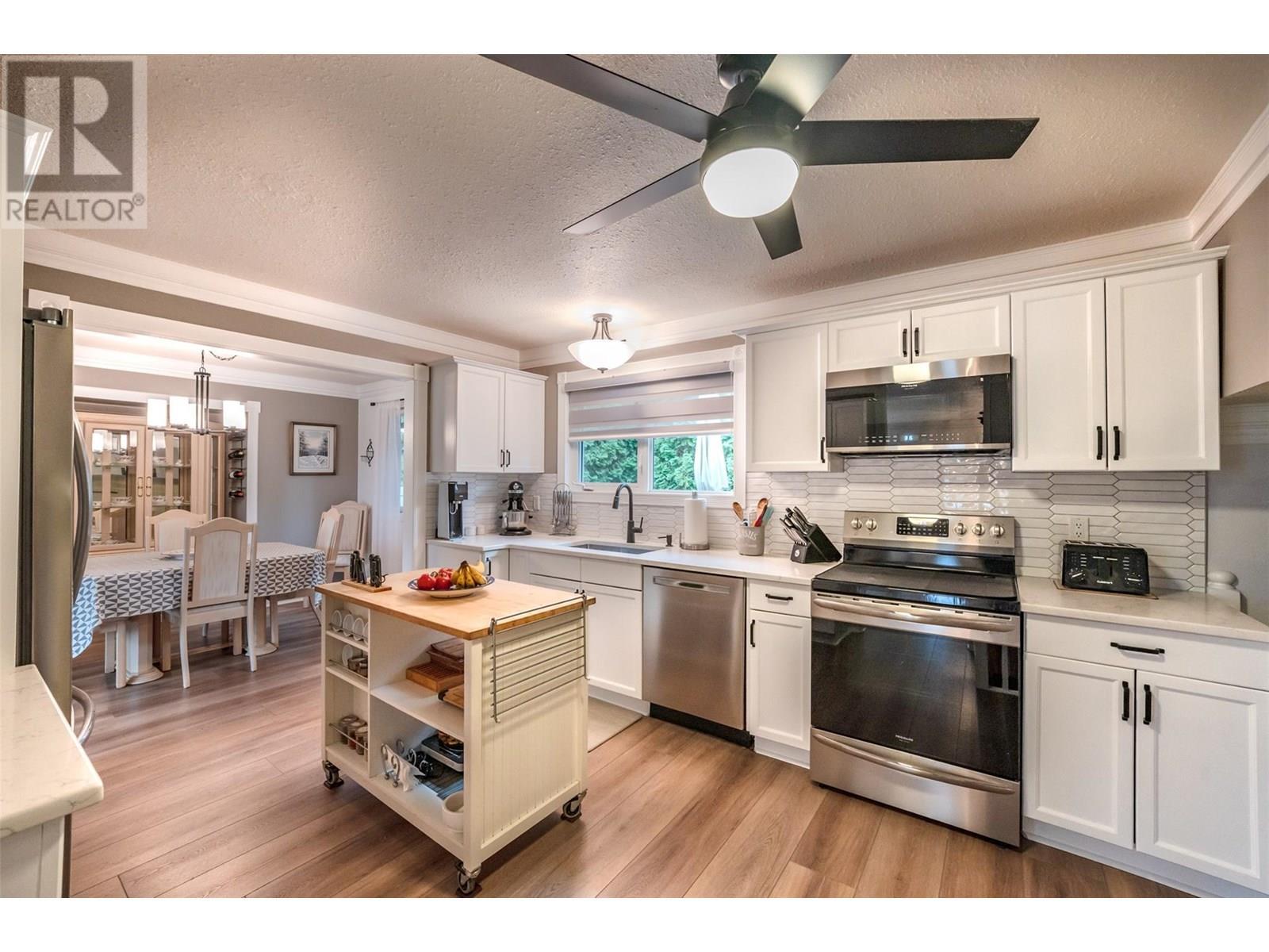 567 Lakeview Place. Oliver, British Columbia