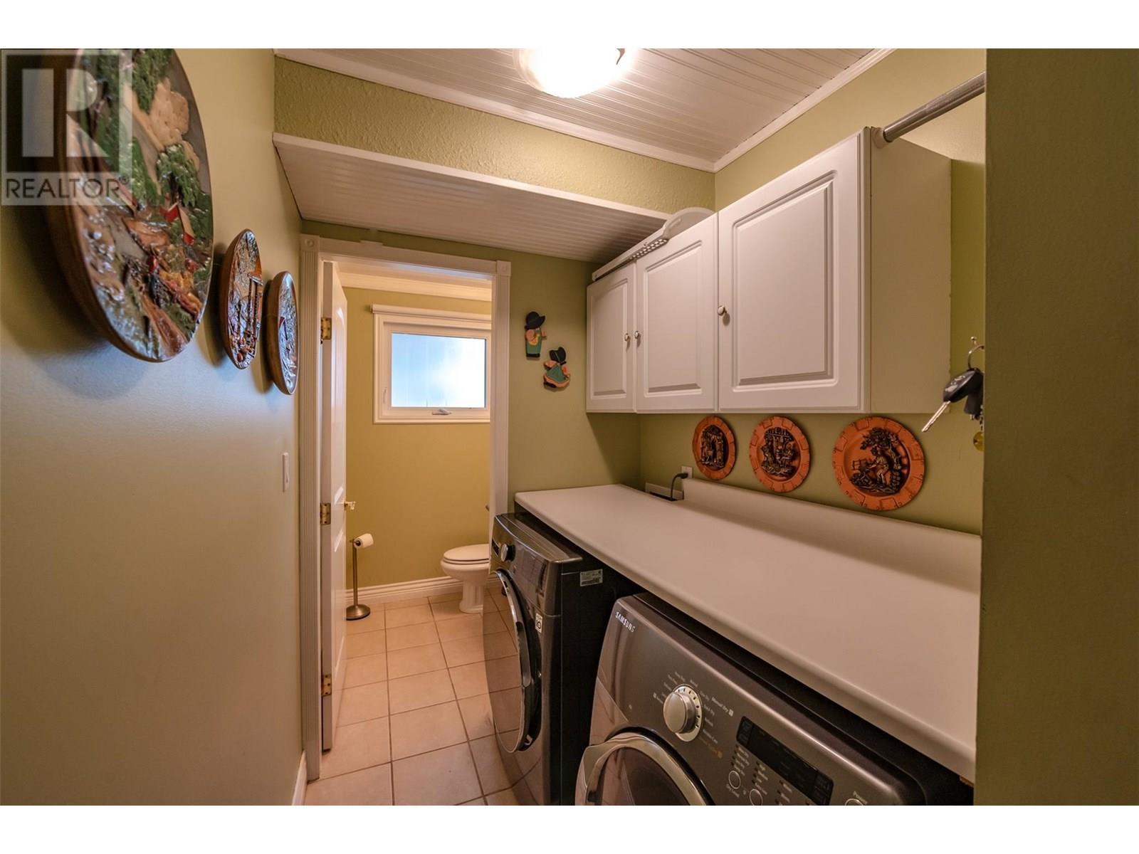 567 Lakeview Place. Oliver, British Columbia