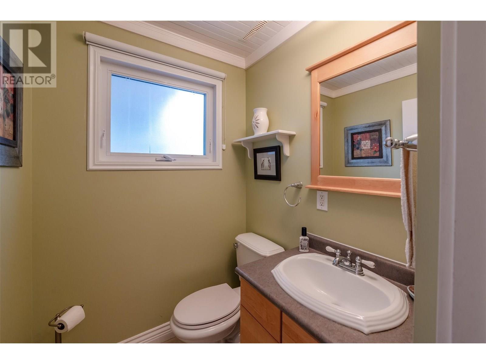 567 Lakeview Place. Oliver, British Columbia