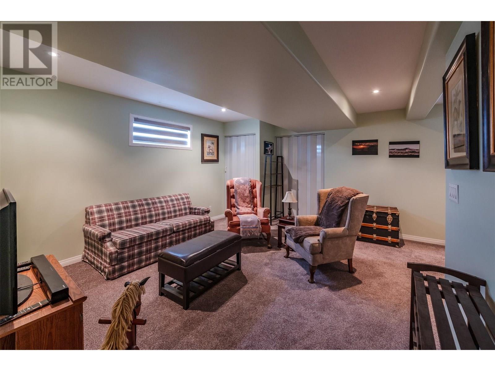 567 Lakeview Place. Oliver, British Columbia