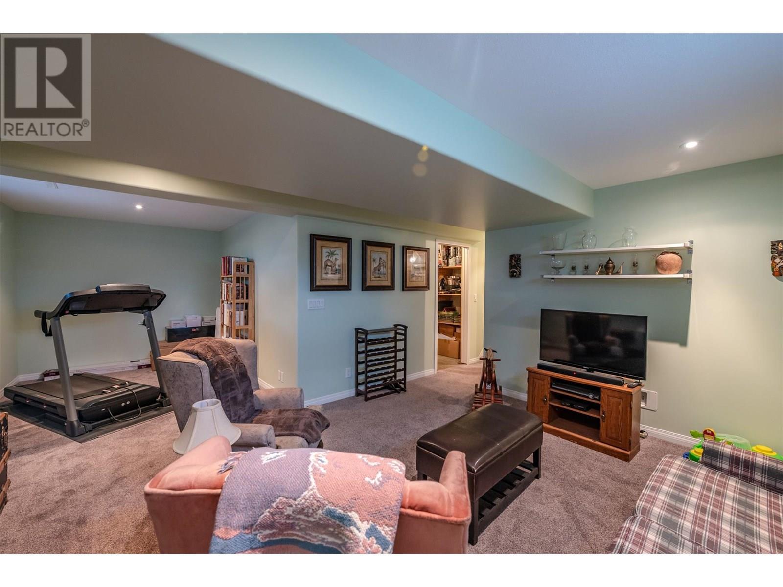 567 Lakeview Place. Oliver, British Columbia