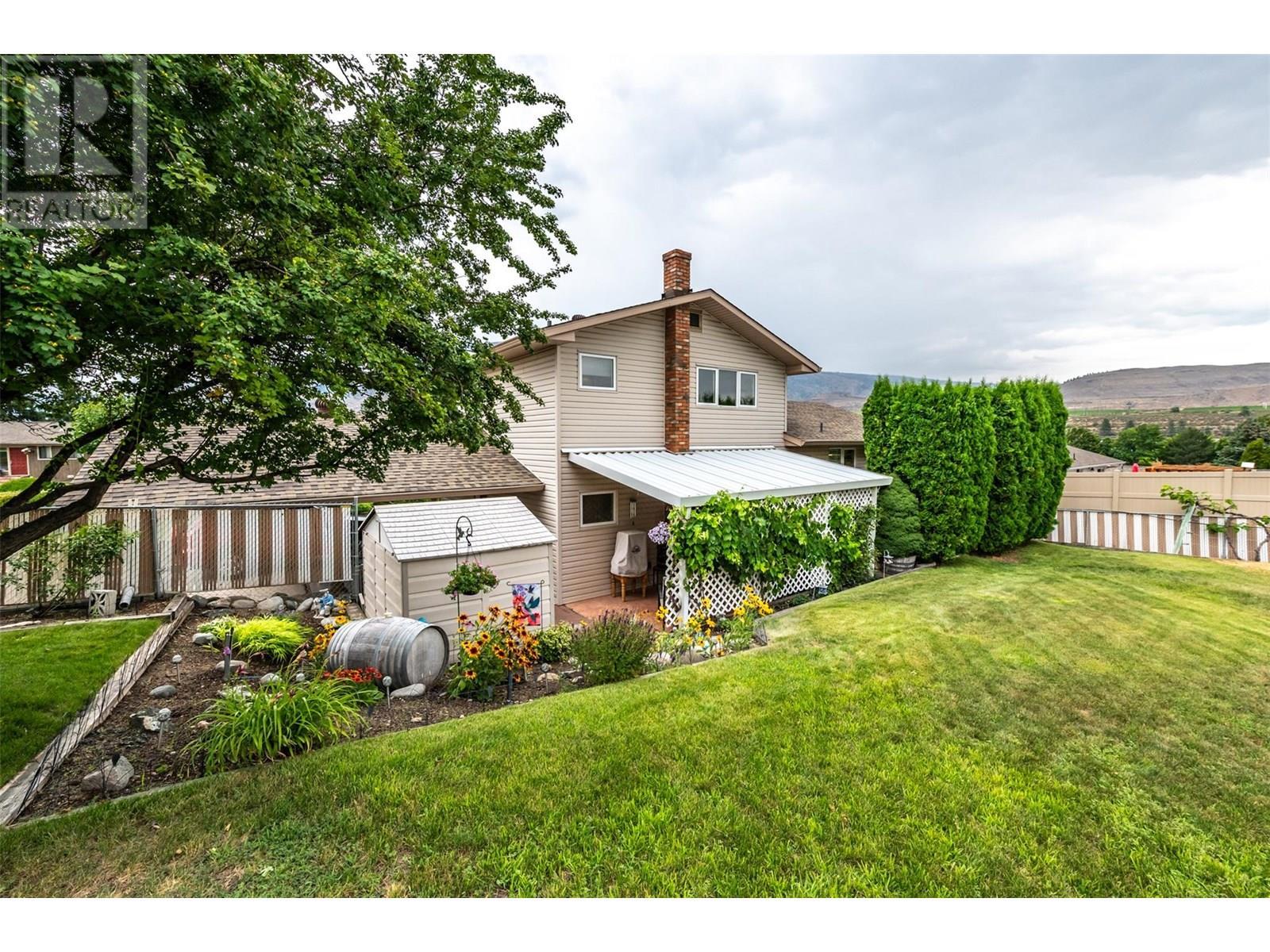 567 Lakeview Place. Oliver, British Columbia