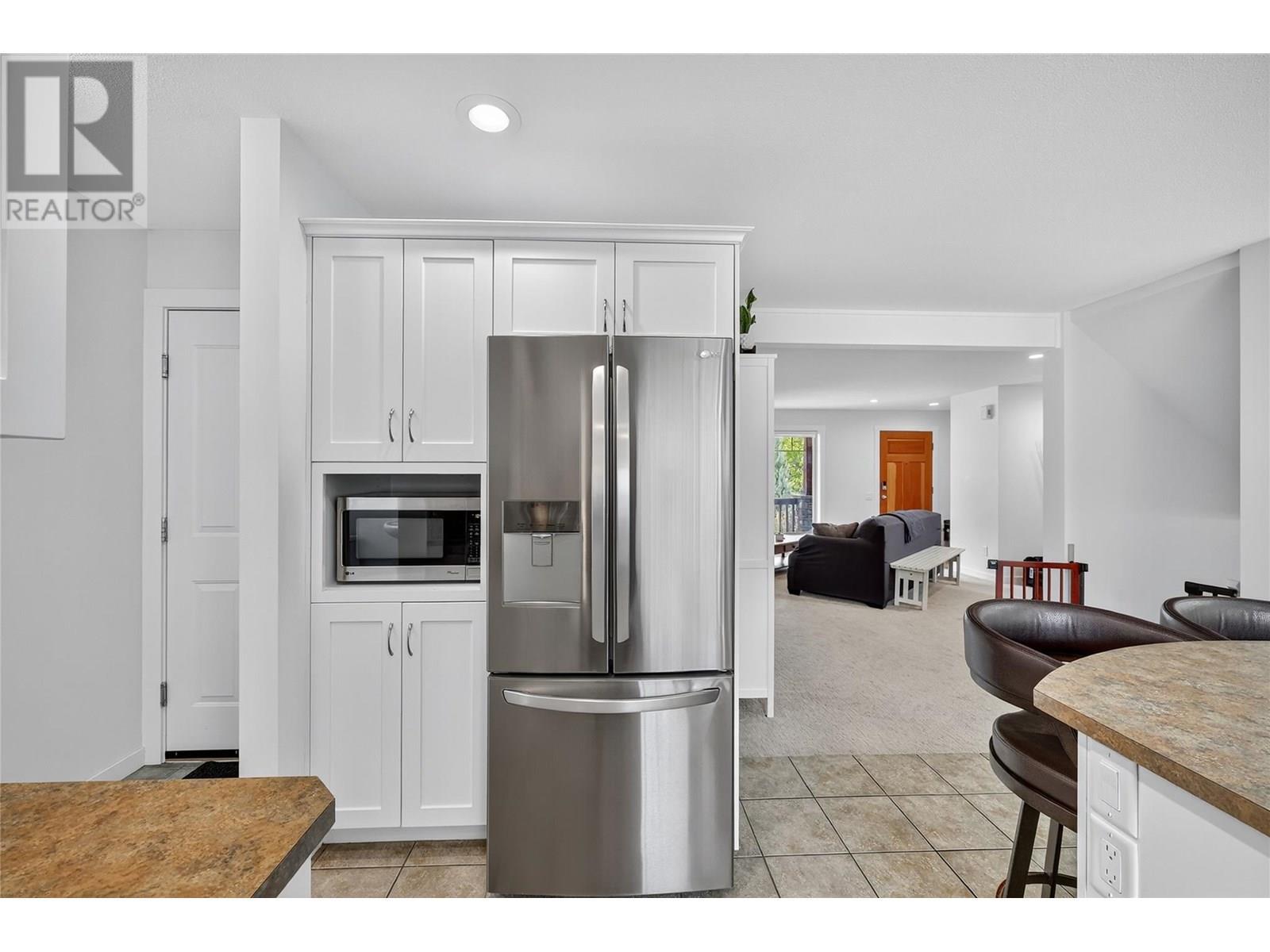 982 Paret Crescent. Kelowna, British Columbia