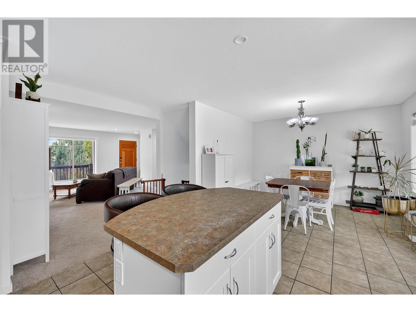 982 Paret Crescent. Kelowna, British Columbia