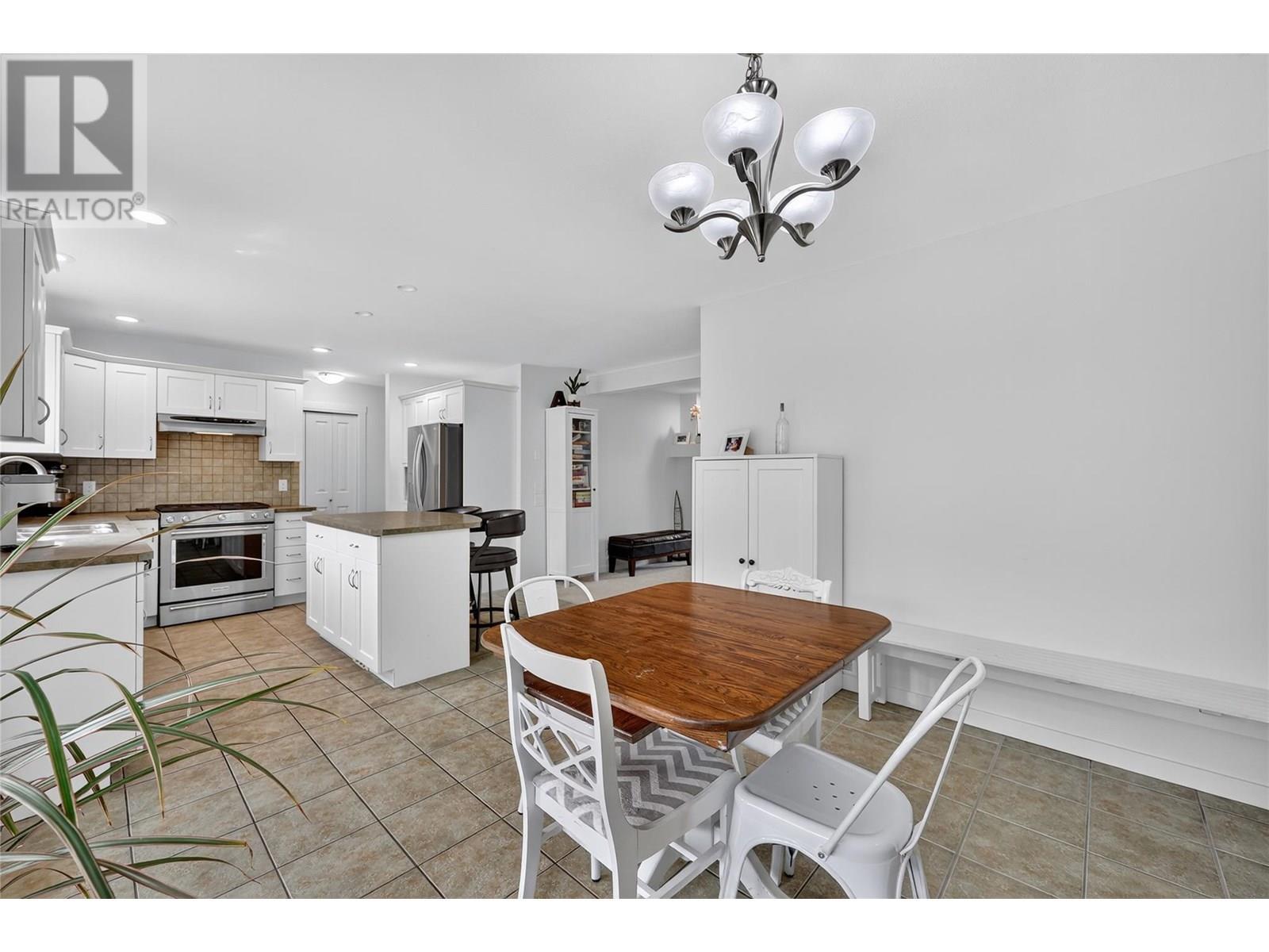 982 Paret Crescent. Kelowna, British Columbia