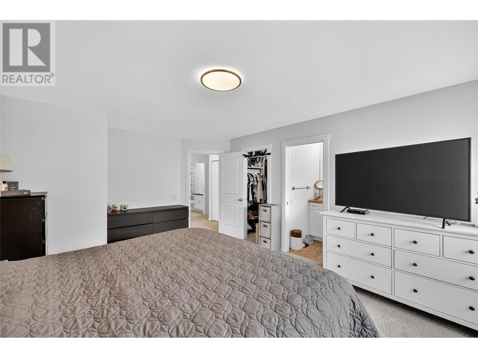 982 Paret Crescent. Kelowna, British Columbia