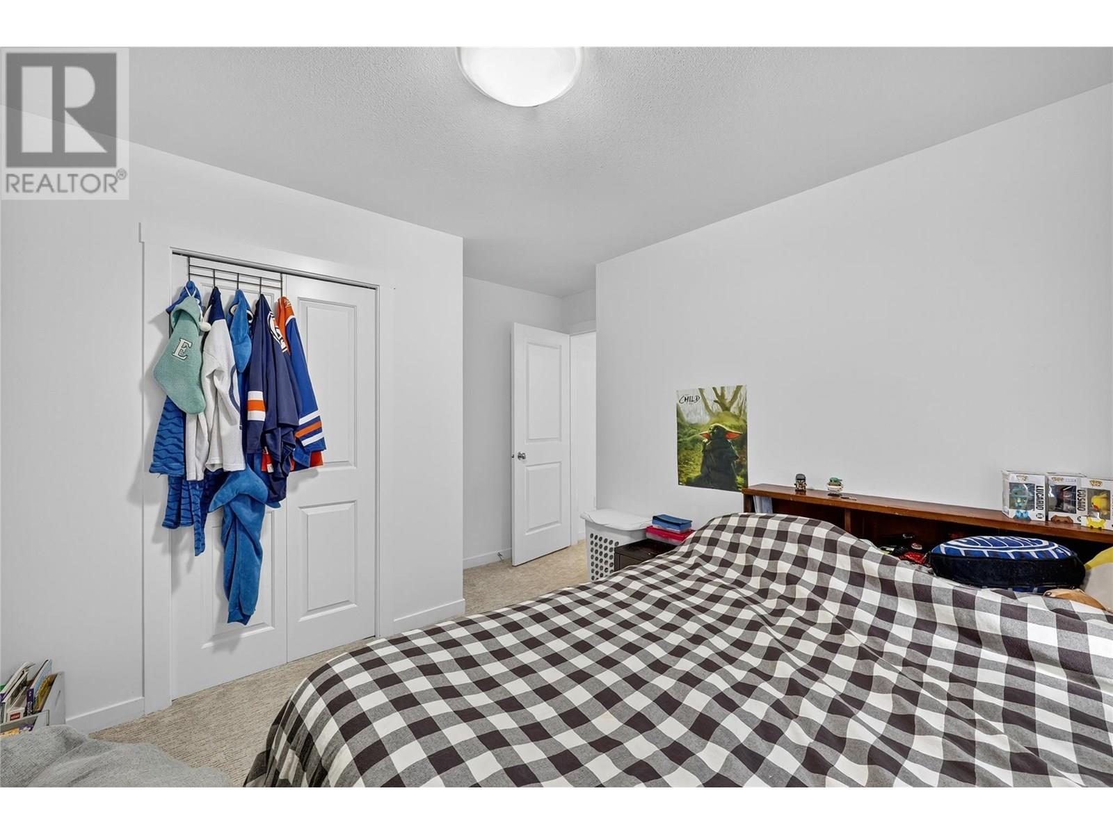 982 Paret Crescent. Kelowna, British Columbia