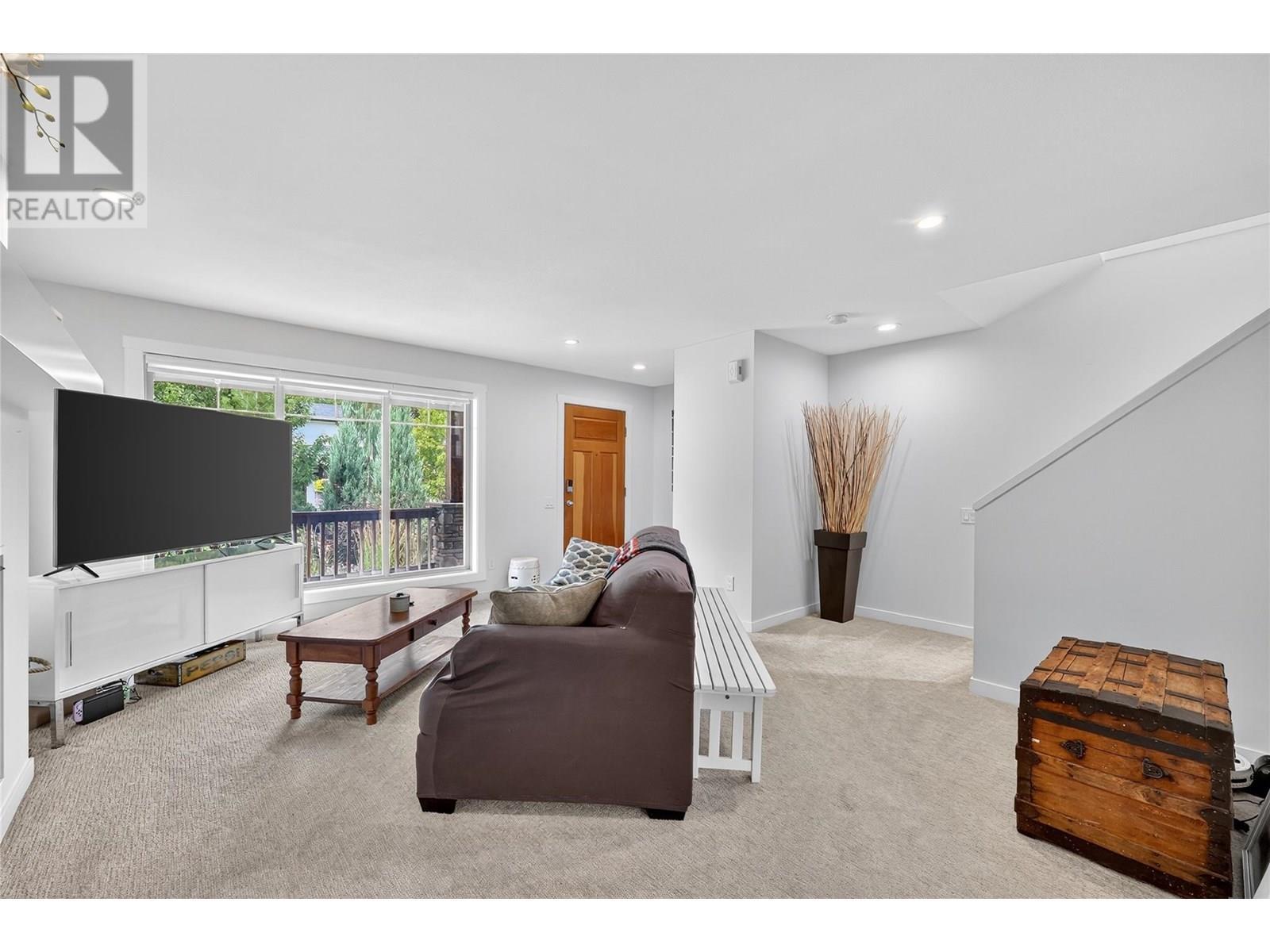 982 Paret Crescent. Kelowna, British Columbia