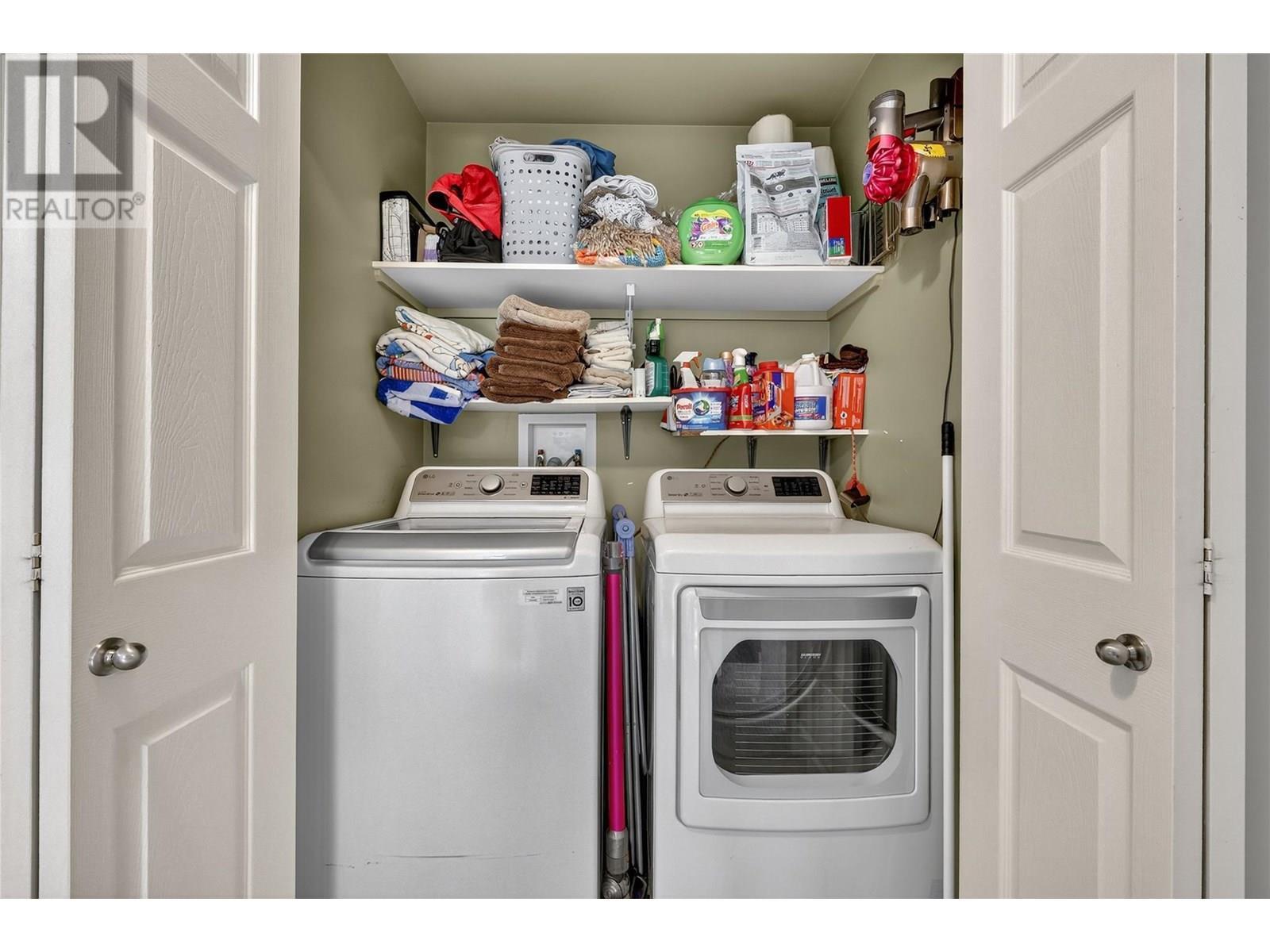 982 Paret Crescent. Kelowna, British Columbia