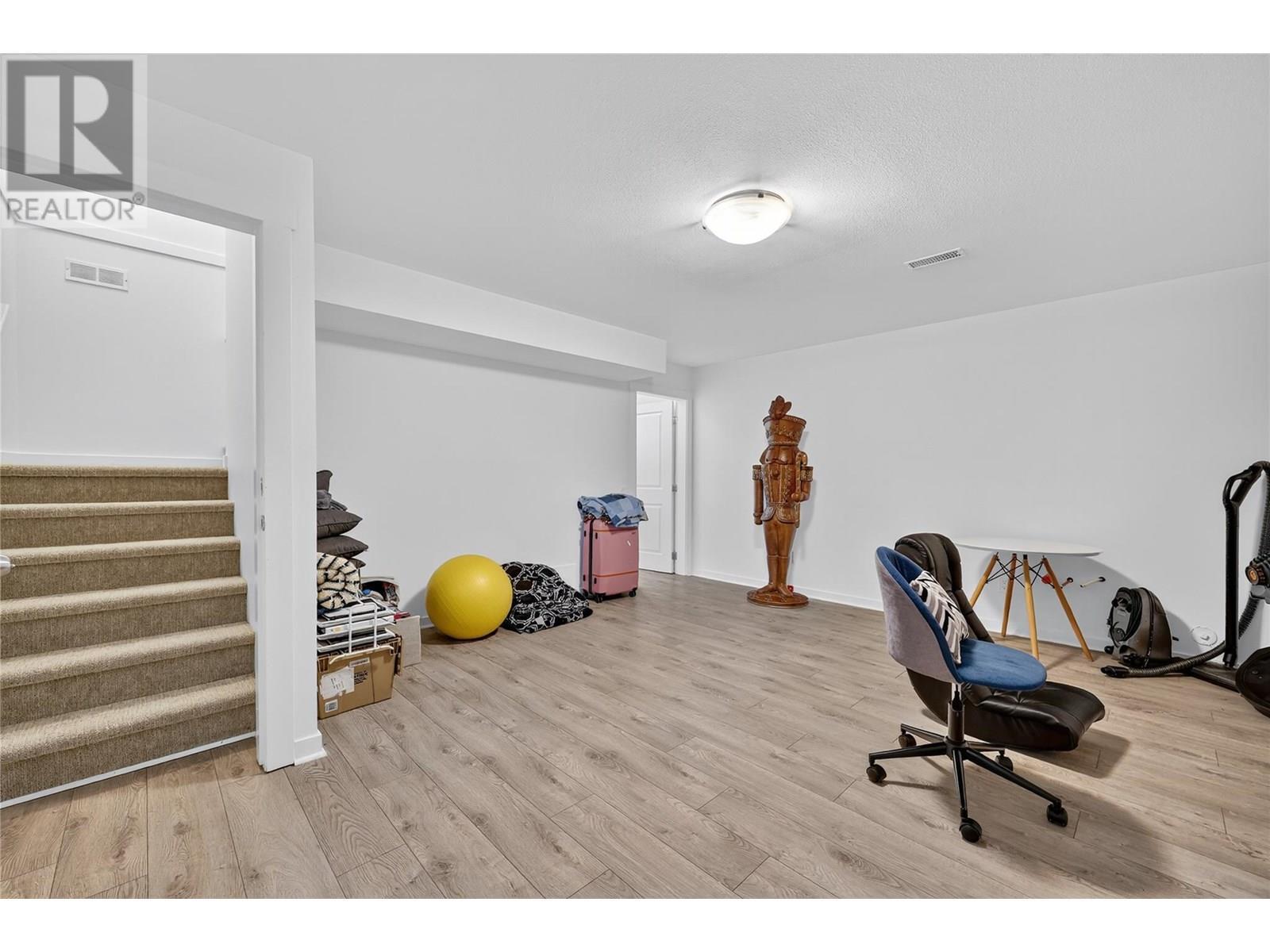 982 Paret Crescent. Kelowna, British Columbia