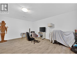 982 Paret Crescent. Kelowna, British Columbia