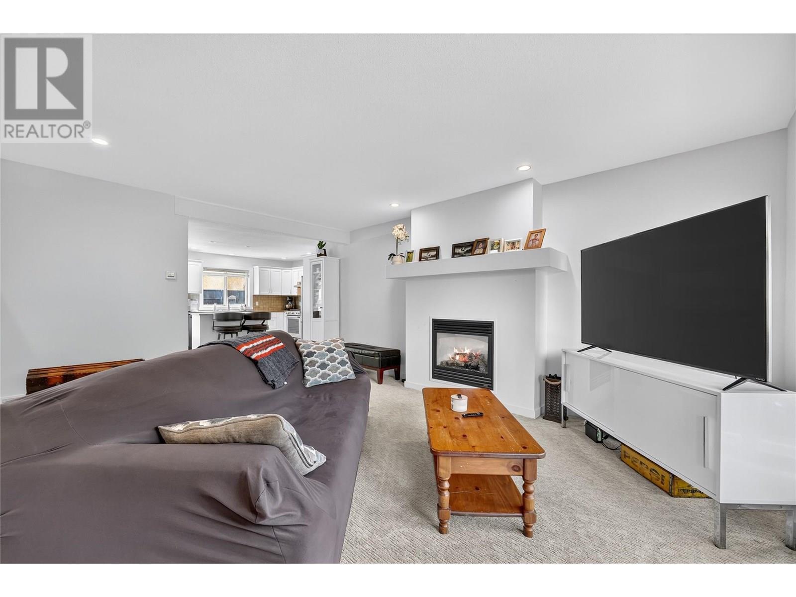 982 Paret Crescent. Kelowna, British Columbia