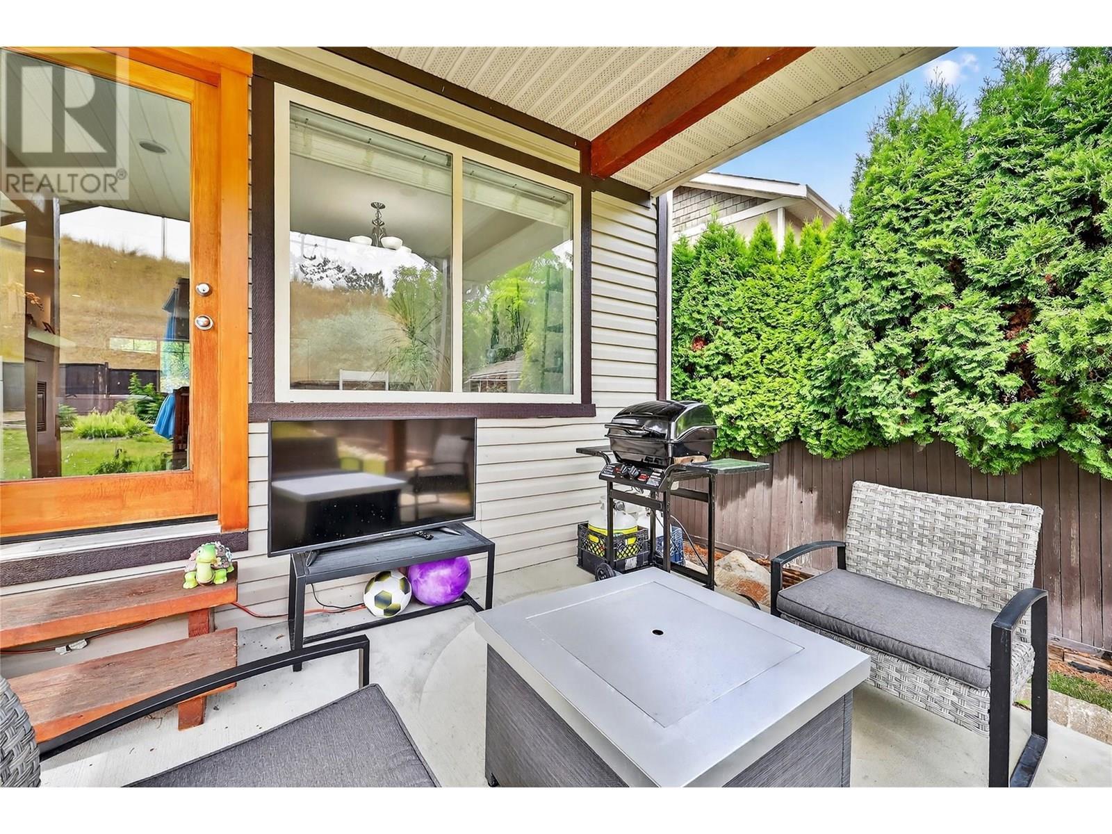 982 Paret Crescent. Kelowna, British Columbia