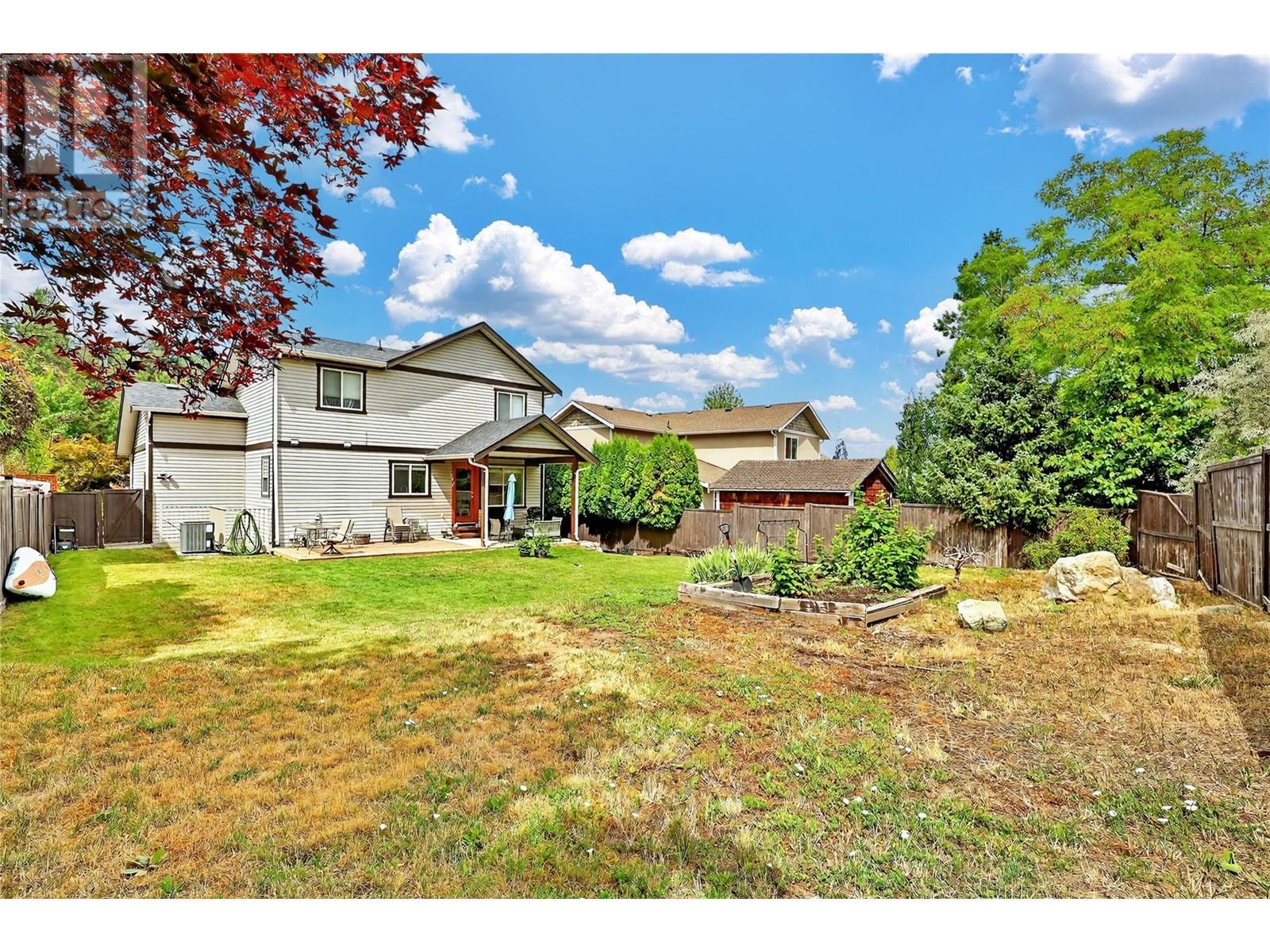 982 Paret Crescent. Kelowna, British Columbia