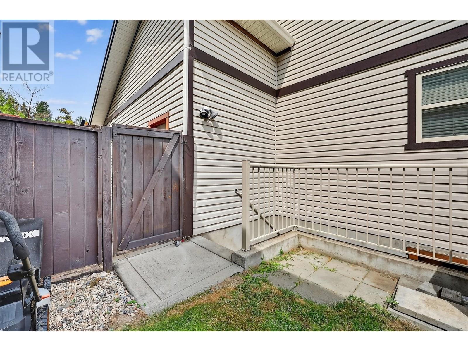 982 Paret Crescent. Kelowna, British Columbia