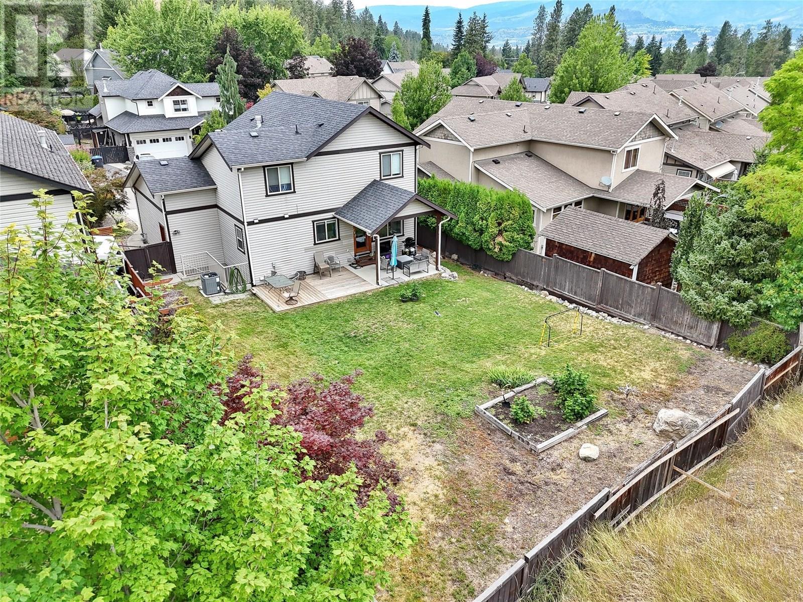 982 Paret Crescent. Kelowna, British Columbia