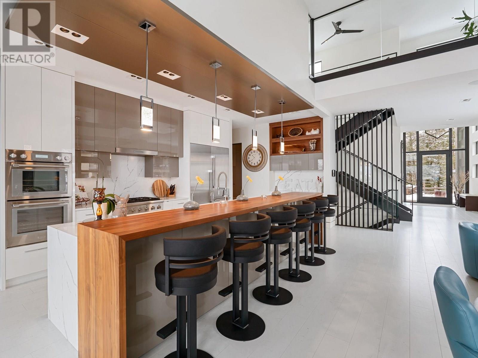 722 Highpointe Place. Kelowna, British Columbia