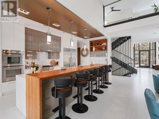 722 Highpointe Place. Kelowna, British Columbia