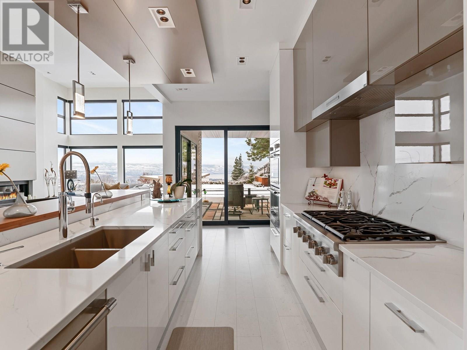 722 Highpointe Place. Kelowna, British Columbia