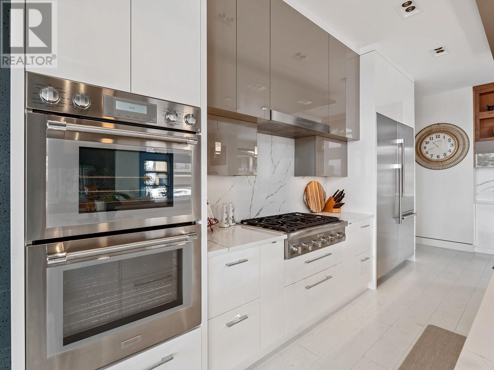 722 Highpointe Place. Kelowna, British Columbia