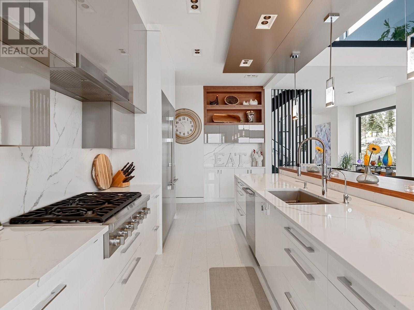 722 Highpointe Place. Kelowna, British Columbia