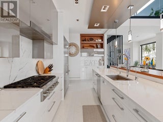 722 Highpointe Place. Kelowna, British Columbia