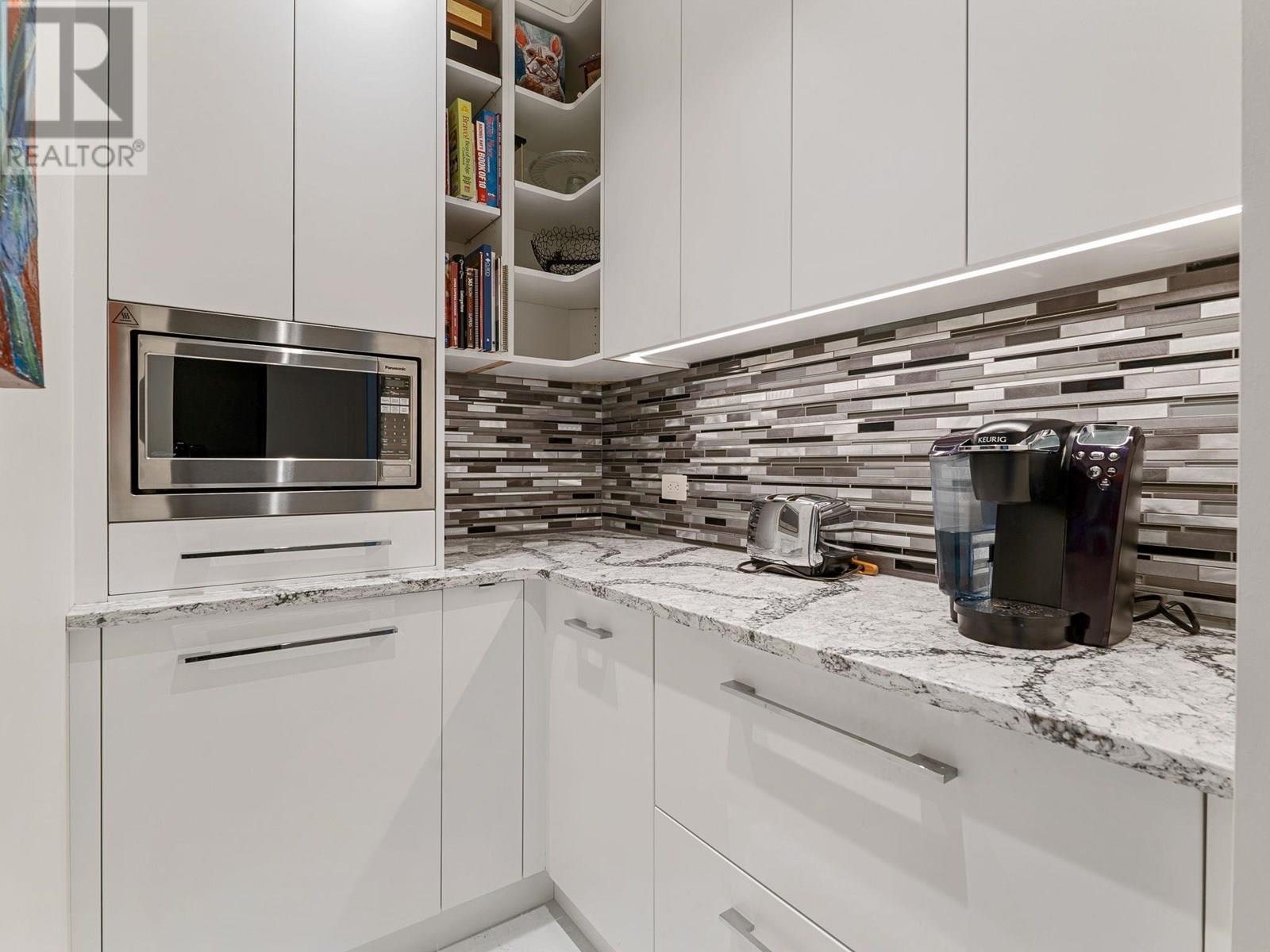 722 Highpointe Place. Kelowna, British Columbia