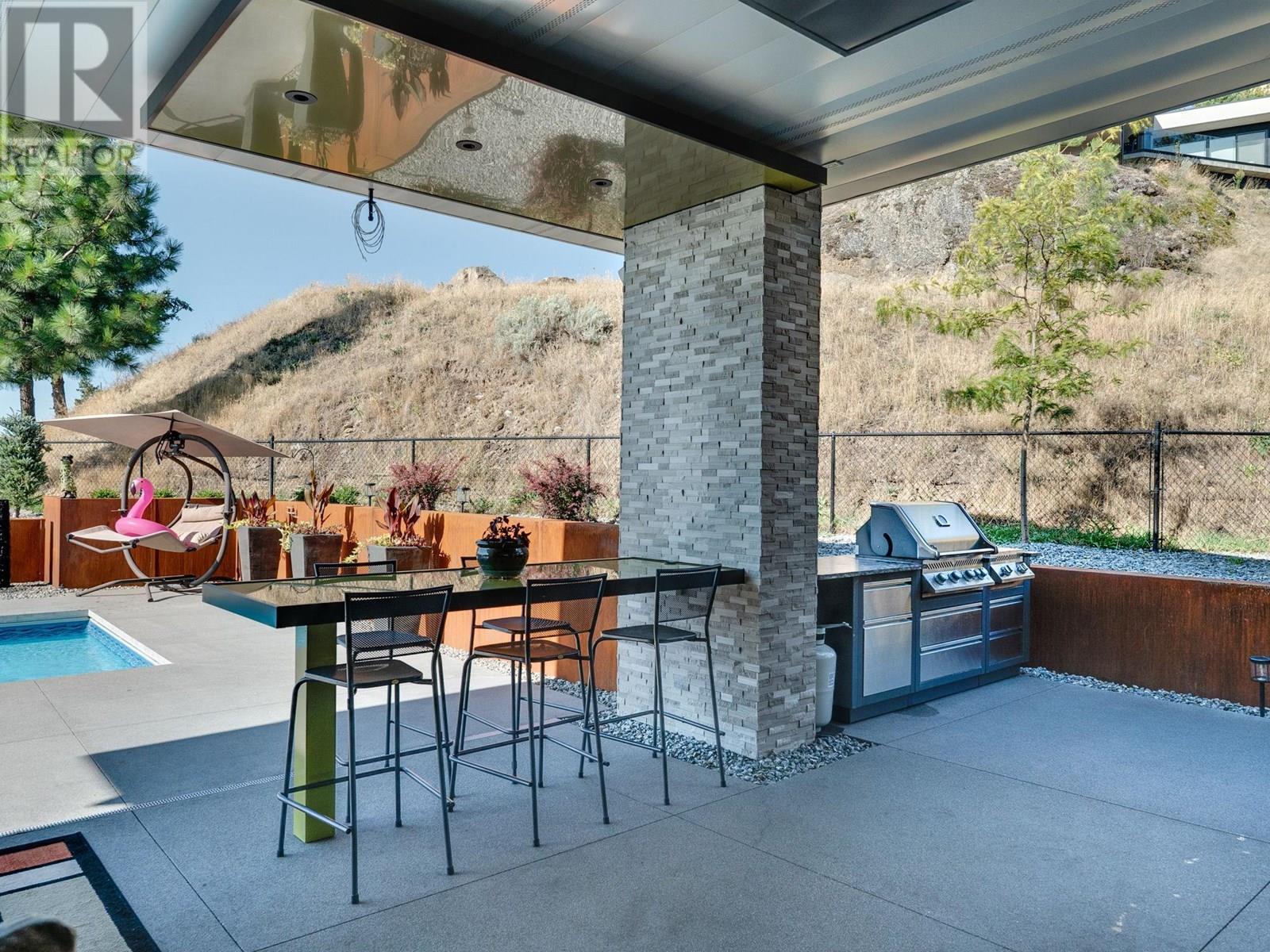 722 Highpointe Place. Kelowna, British Columbia