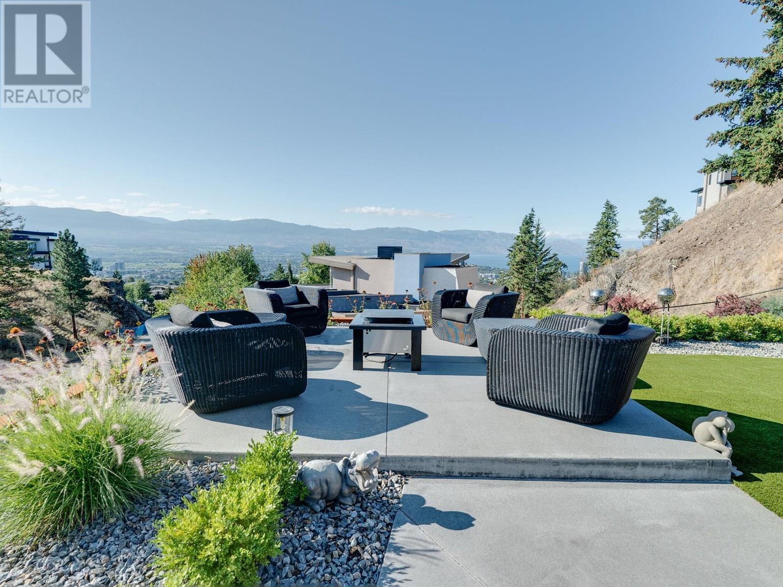 722 Highpointe Place. Kelowna, British Columbia