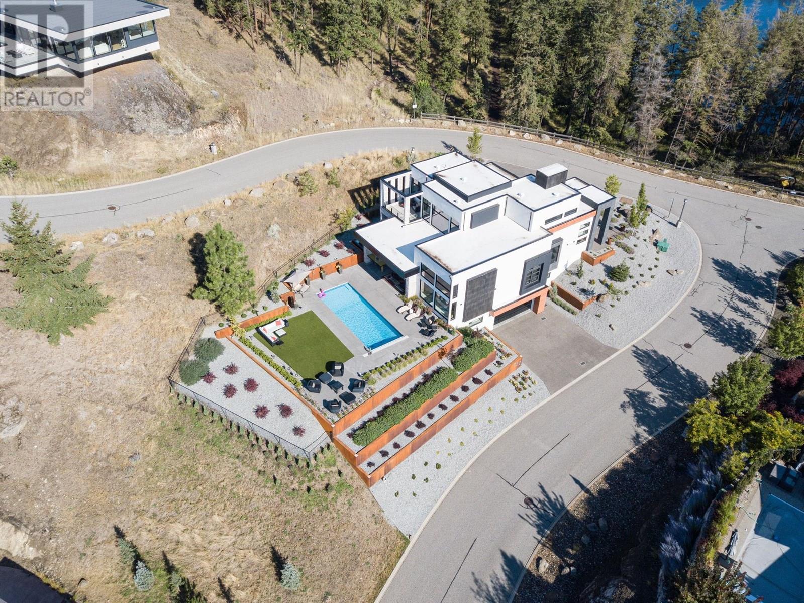 722 Highpointe Place. Kelowna, British Columbia
