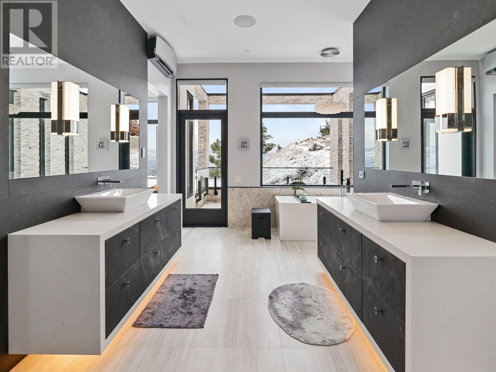 722 Highpointe Place. Kelowna, British Columbia