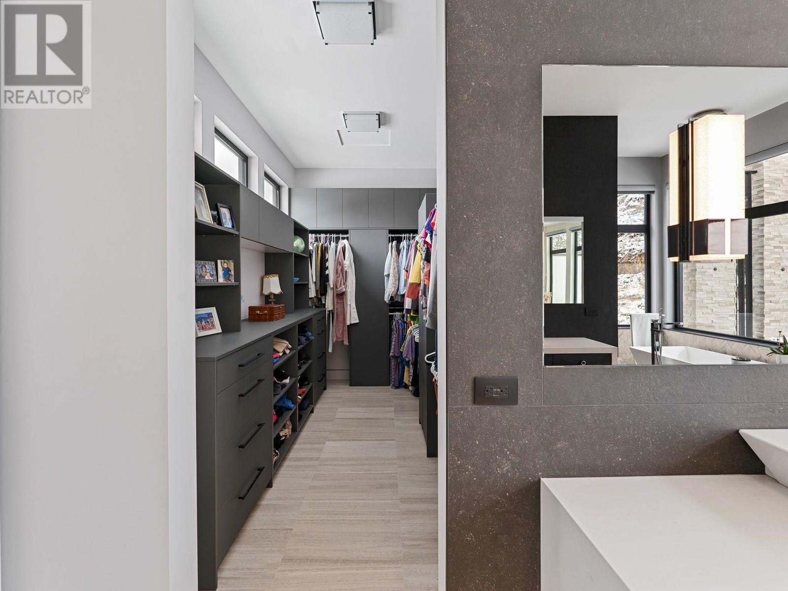 722 Highpointe Place. Kelowna, British Columbia