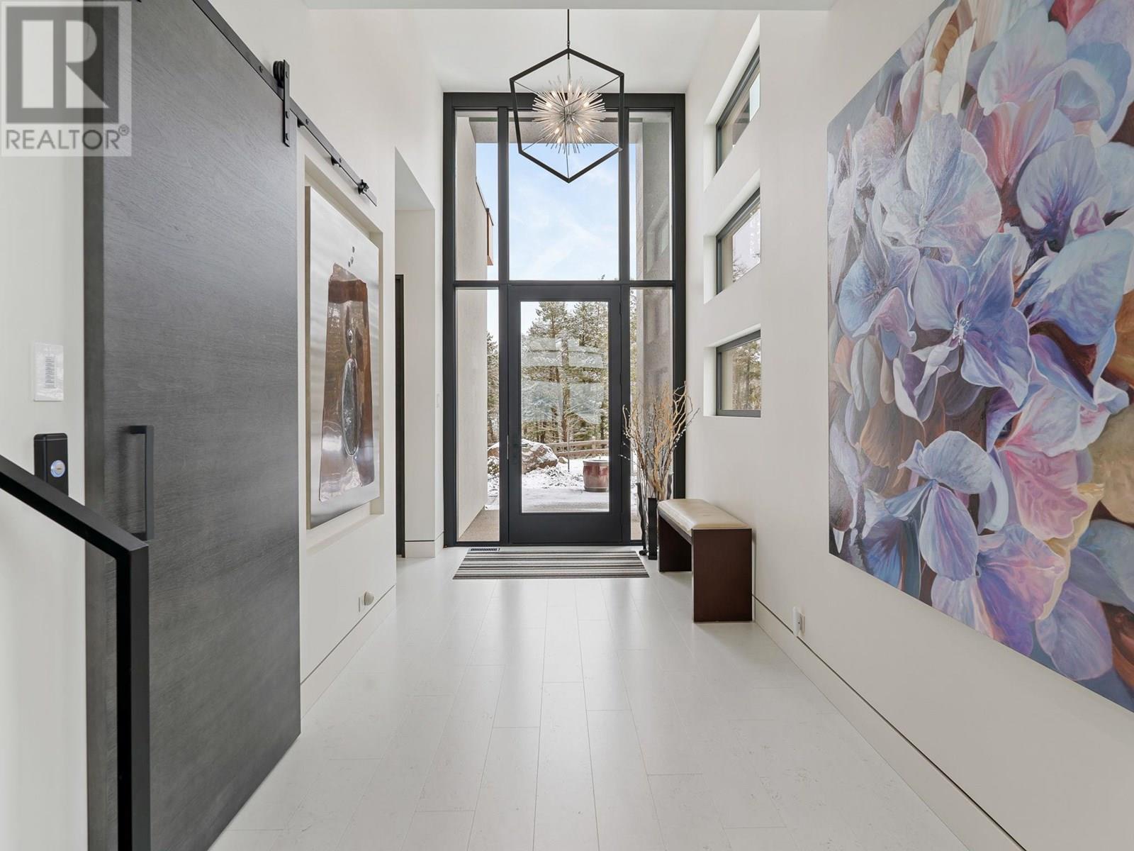 722 Highpointe Place. Kelowna, British Columbia