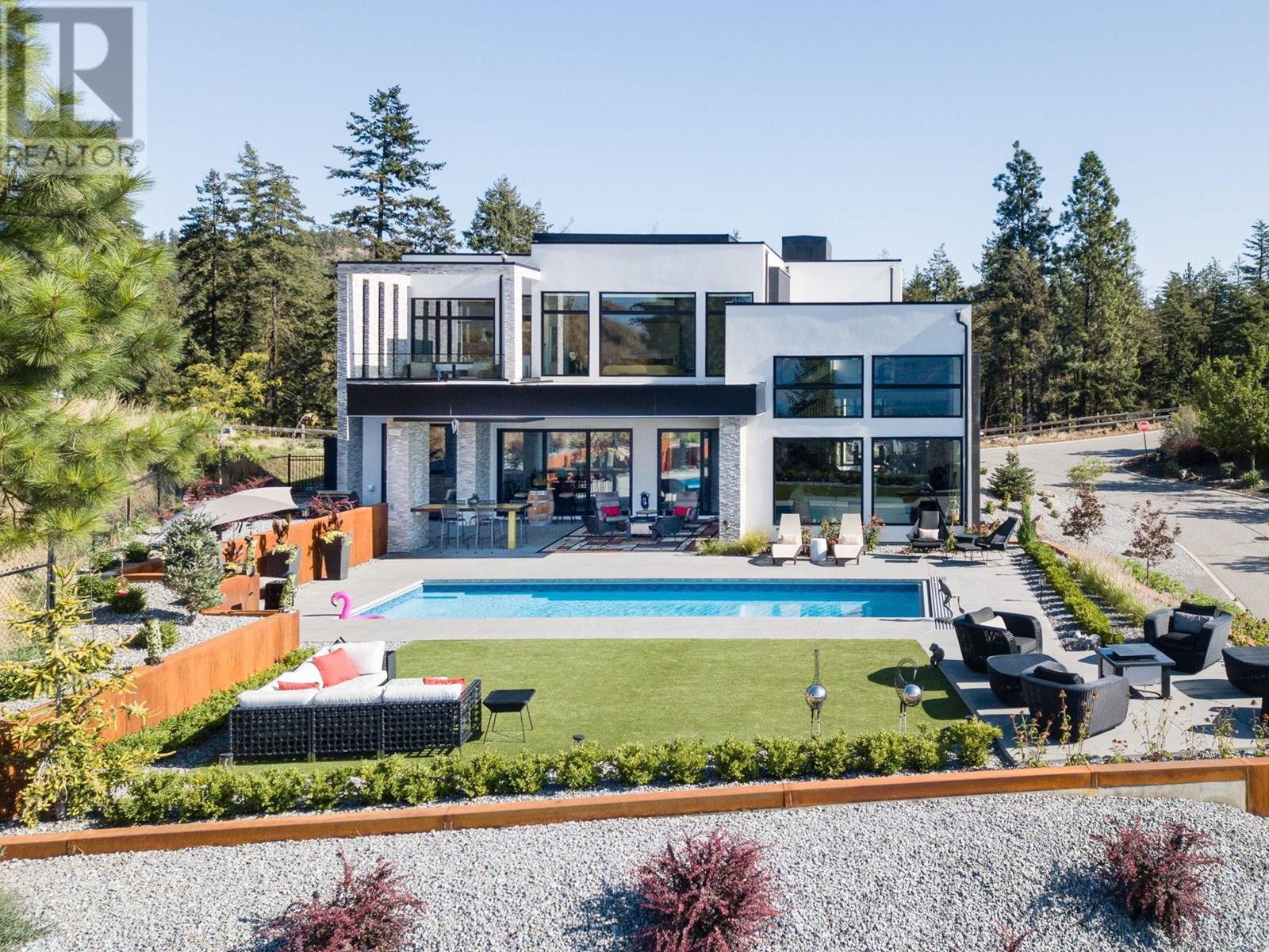 722 Highpointe Place. Kelowna, British Columbia