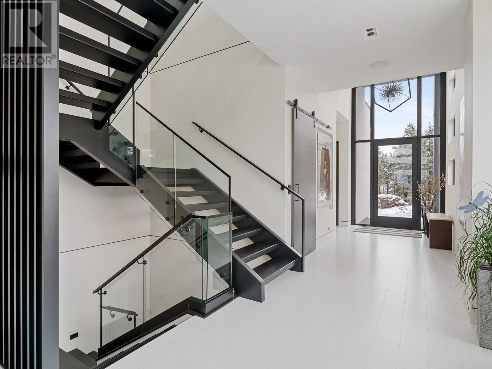 722 Highpointe Place. Kelowna, British Columbia