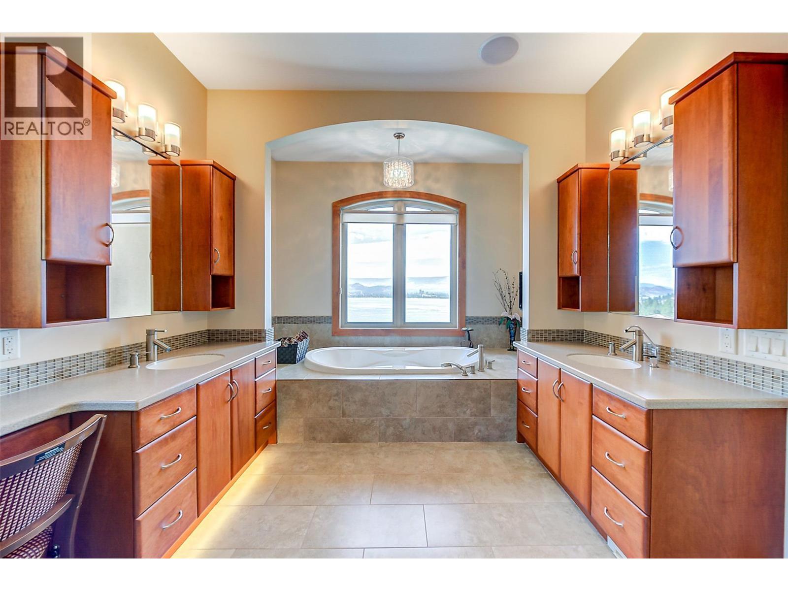 2513 Casa Palmero Drive. West Kelowna, British Columbia