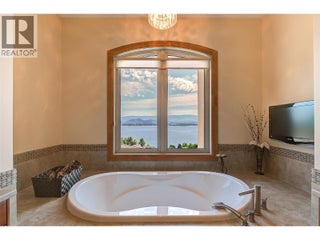 2513 Casa Palmero Drive. West Kelowna, British Columbia