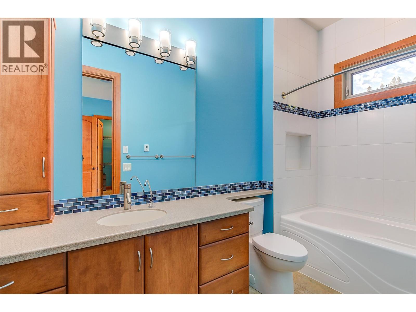 2513 Casa Palmero Drive. West Kelowna, British Columbia